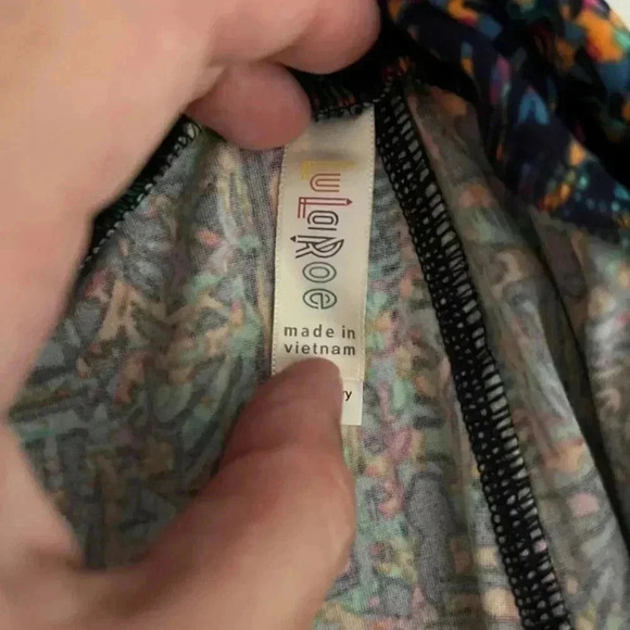 Lularoe TC Black 90’s coloring Legging - Picture 4 of 4